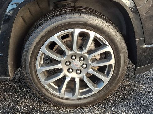 Used 2021 GMC Acadia Denali w/ Denali Technology Package image 9