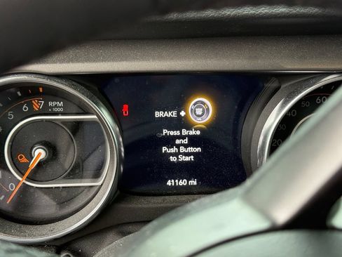 Used 2023 Jeep Gladiator Sport AWD/4WD image 17