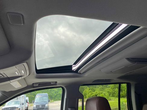 Used 2020 Chevrolet Suburban Premier w/ Premier Plus Edition image 29