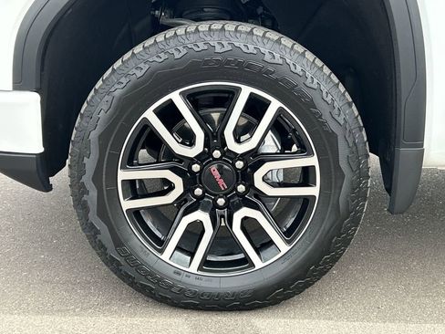 Used 2025 GMC Sierra 1500 AT4 w/ AT4 Premium Package image 33