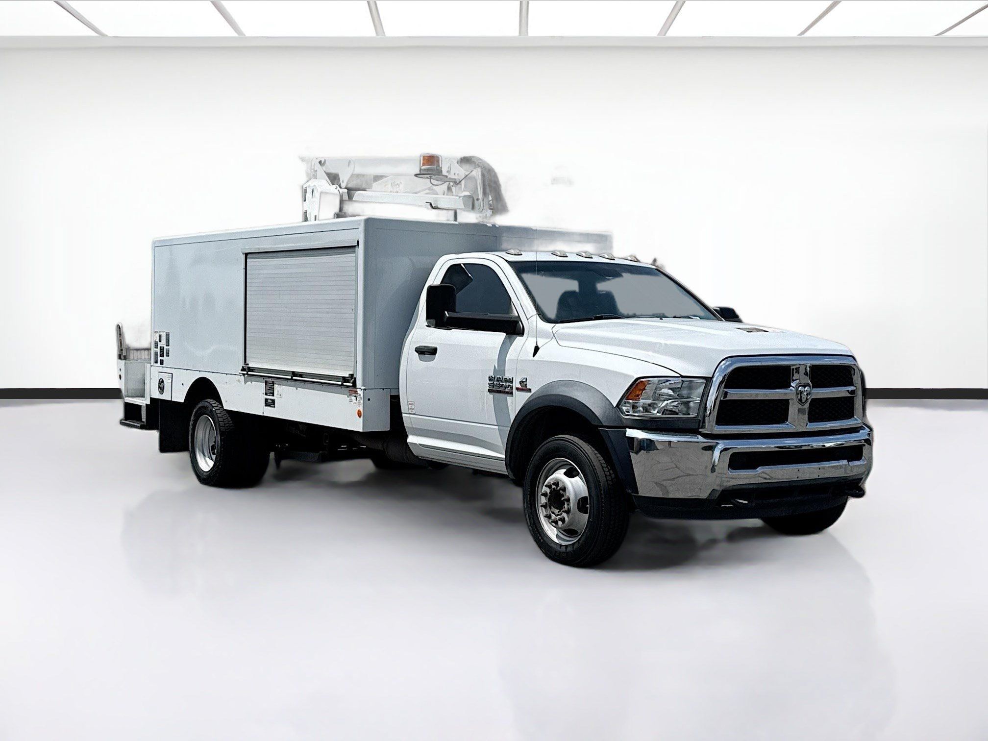 Used 2018 RAM 5500 Tradesman w/ Power & Remote Entry Group RWD image 3