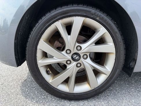 Used 2017 Hyundai Veloster FWD image 26