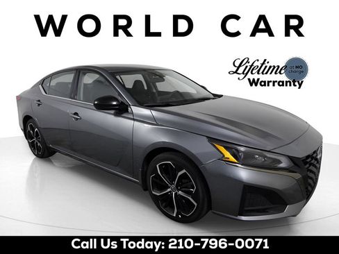 Used 2025 Nissan Altima 2.5 SR image 1