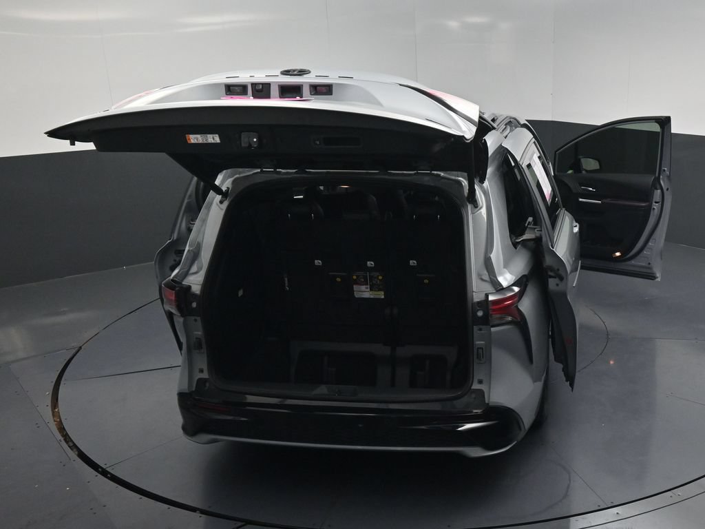Used 2025 Toyota Sienna XSE w/ XSE Premium Package AWD/4WD image 25