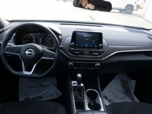Used 2023 Nissan Altima 2.5 SV FWD image 12