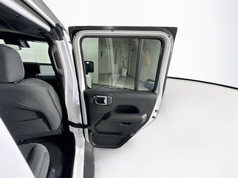 Used 2025 Jeep Wrangler Unlimited Sahara AWD/4WD image 29