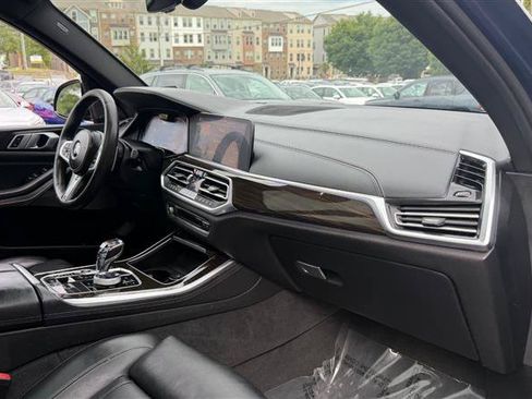 Used 2019 BMW X5 xDrive50i w/ M Sport Package AWD/4WD image 18