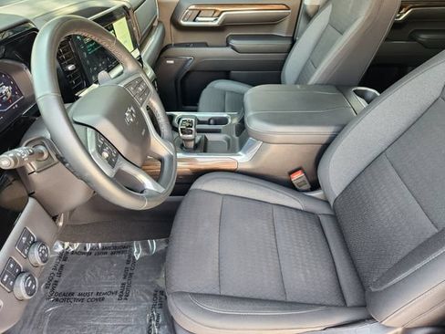 Used 2025 Chevrolet Silverado 1500 LT Trail Boss w/ Convenience Package II AWD/4WD image 4
