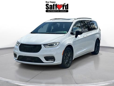 New 2026 Chrysler Pacifica Limited w/ Uconnect Theater Family Group FWD image 1