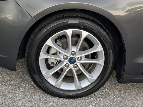 Used 2020 Ford Fusion SE image 4