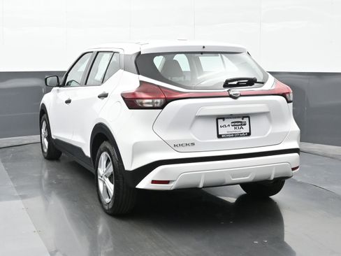 Used 2022 Nissan Kicks S FWD image 2