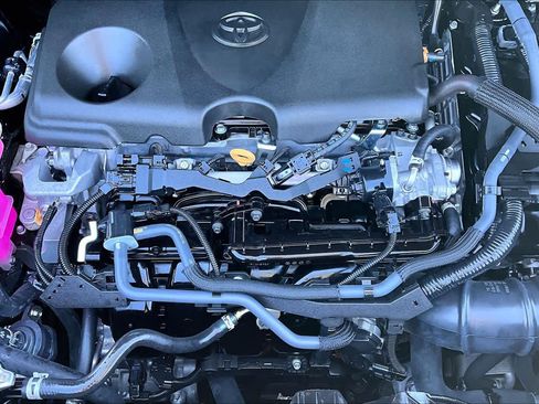 Certified 2025 Toyota Sienna LE FWD image 32