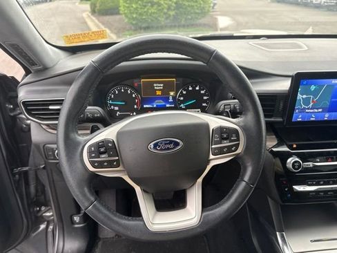 Used 2021 Ford Explorer Limited w/ Equipment Group 301A AWD/4WD image 16