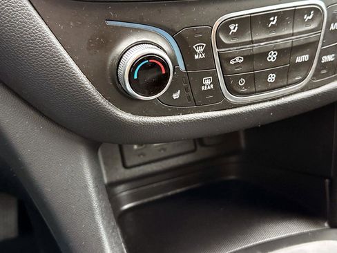 Used 2019 Chevrolet Equinox LT image 25