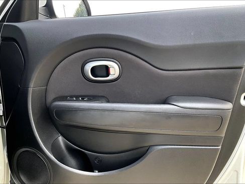 Used 2019 Kia Soul FWD image 23
