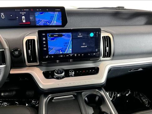 Used 2025 Ford Expedition Active RWD image 6