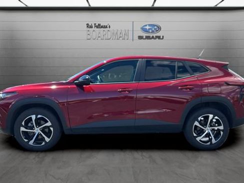 Used 2025 Chevrolet Trax RS w/ Sunroof Package FWD image 9