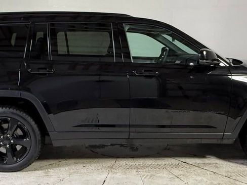 Certified 2025 Jeep Grand Cherokee L Limited w/ Black Appearance Package image 8