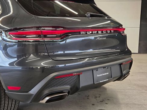 Certified 2026 Porsche Macan AWD/4WD image 8