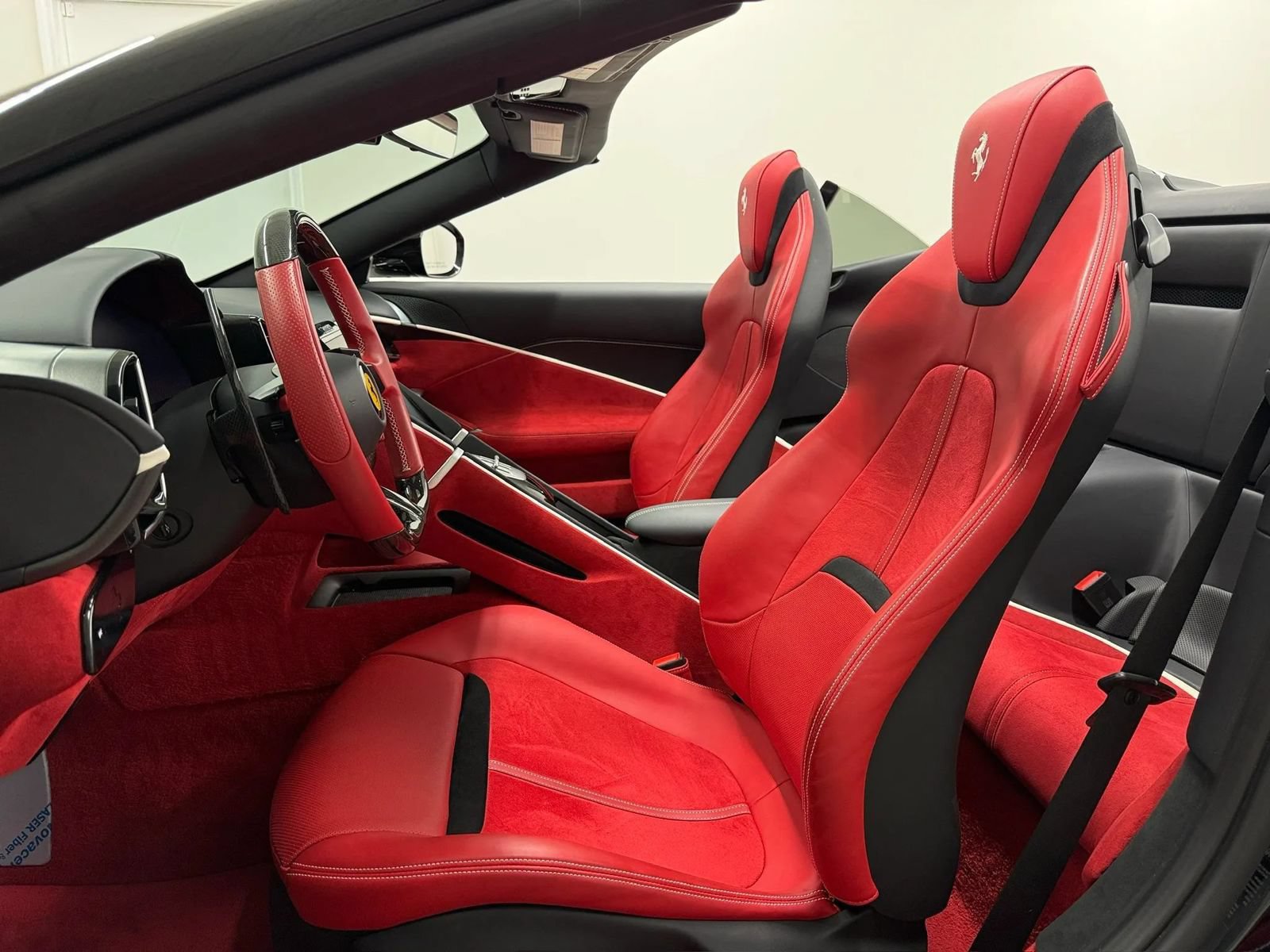 Used 2025 Ferrari Roma Spider RWD image 10