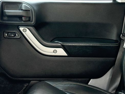 Used 2015 Jeep Wrangler Unlimited Rubicon image 20