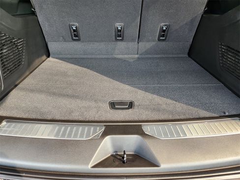 New 2026 Chevrolet Suburban High Country image 23