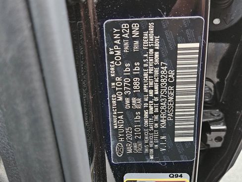 Used 2025 Hyundai Venue SEL image 15