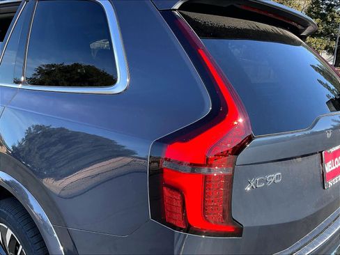 New 2026 Volvo XC90 T8 Plus w/ Protection Package Premier image 25