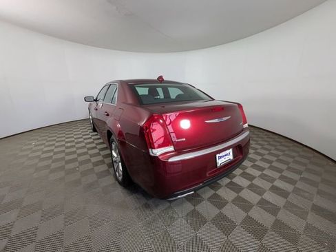 Used 2020 Chrysler 300 Touring image 8