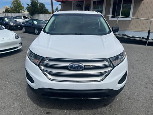 Used 2018 Ford Edge SE FWD image 2