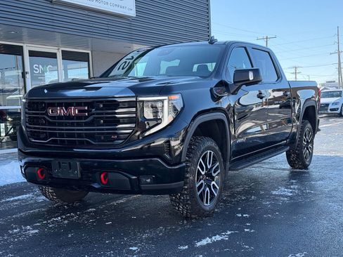 Used 2024 GMC Sierra 1500 AT4 w/ Technology Package image 4