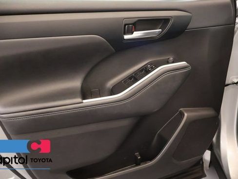 Used 2023 Toyota Highlander XSE AWD/4WD image 9