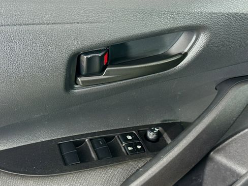 Used 2025 Toyota Corolla LE image 23