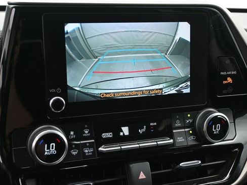 Used 2023 Toyota Highlander L image 17