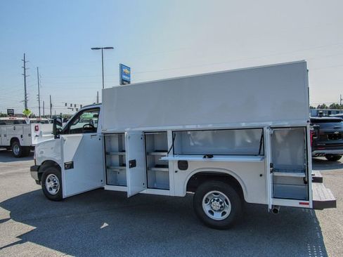 New 2025 Chevrolet Express 3500 w/ Power Convenience Package image 6
