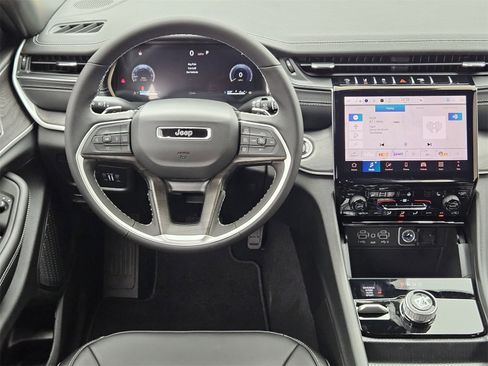 New 2025 Jeep Grand Cherokee Limited w/ Black Appearance Package image 29
