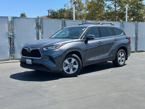 Used 2020 Toyota Highlander L AWD/4WD image 1