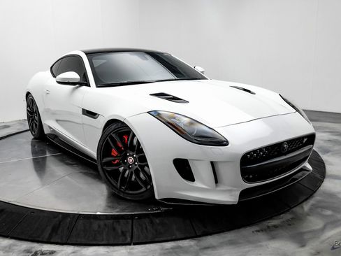 Used 2016 Jaguar F-TYPE R image 19