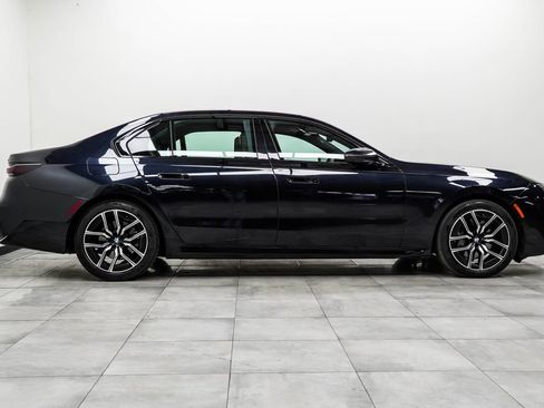 Used 2025 BMW 740i xDrive AWD/4WD image 10