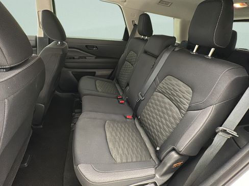 Used 2024 Nissan Pathfinder S AWD/4WD image 10