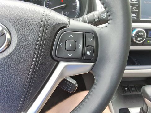 Used 2016 Toyota Highlander Limited FWD image 27