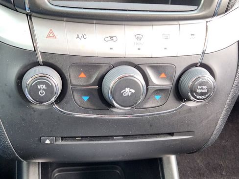 Used 2020 Dodge Journey SE w/ SE Popular Equipment Group FWD image 22