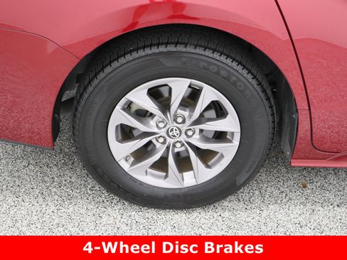 Certified 2021 Toyota Sienna XLE image 6