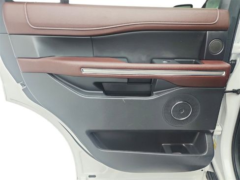 Used 2023 Ford Expedition Limited image 25