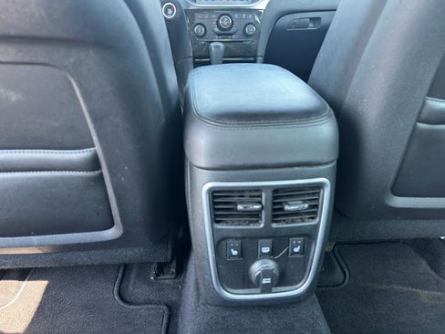 Used 2014 Chrysler 300 C w/ Beats Audio Group RWD image 24