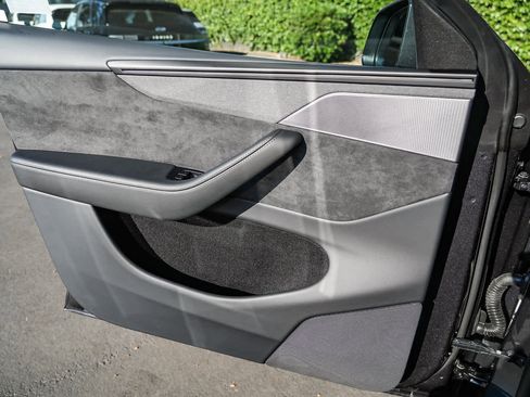 Used 2026 Tesla Model Y 2WD image 19