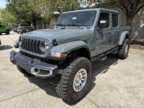 New 2025 Jeep Gladiator Sport w/ Premium Package AWD/4WD image 4