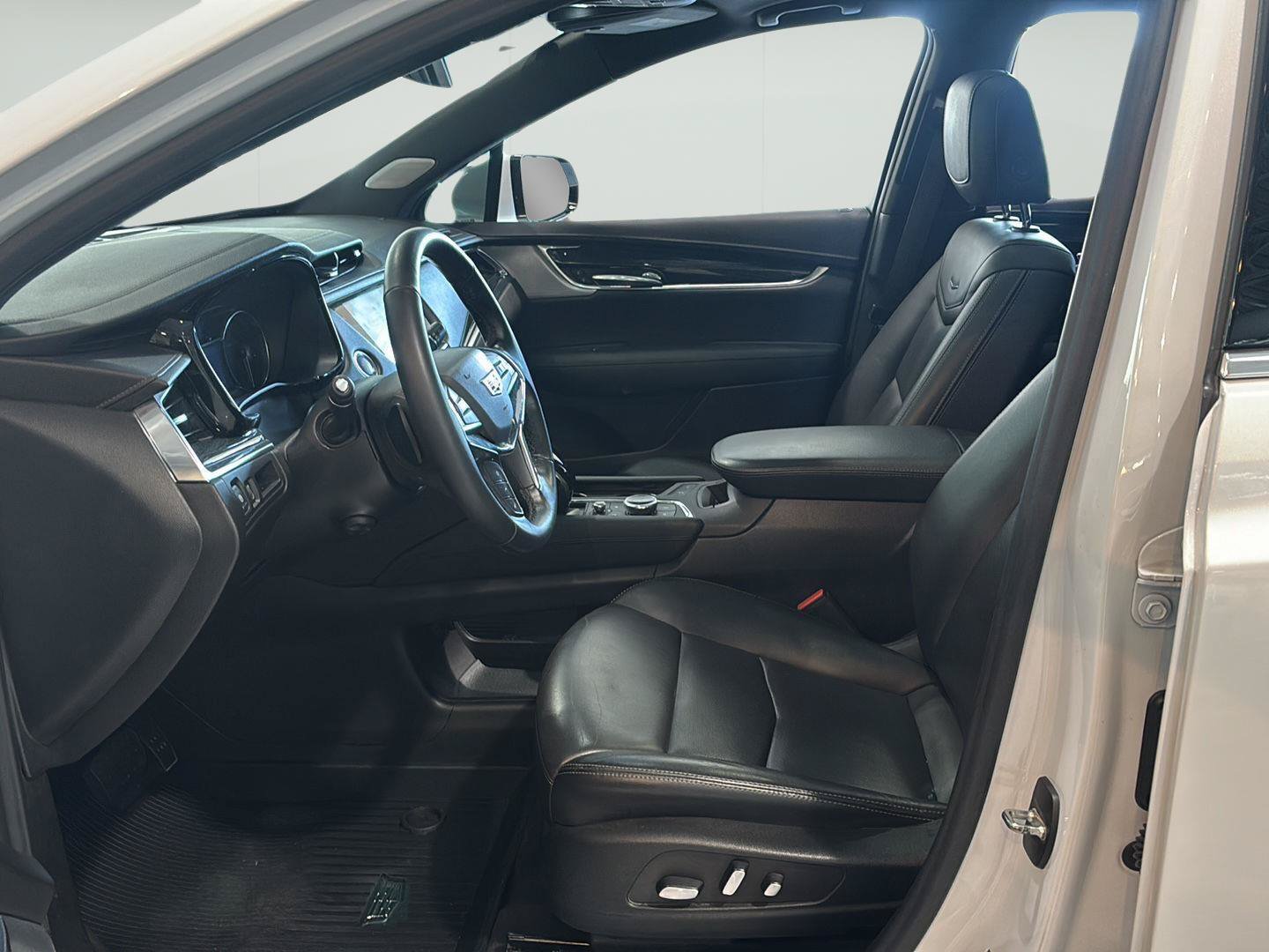 Certified 2022 Cadillac XT5 Premium Luxury w/ LPO, Floor Liner Package AWD/4WD image 12