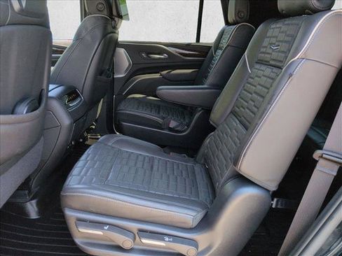 Used 2022 Cadillac Escalade Premium Luxury Platinum w/ Heavy-Duty Trailer Package AWD/4WD image 20