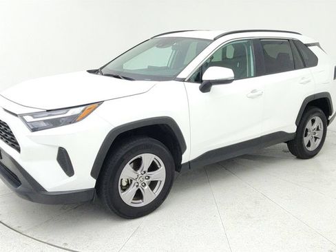 Used 2025 Toyota RAV4 XLE AWD/4WD image 3